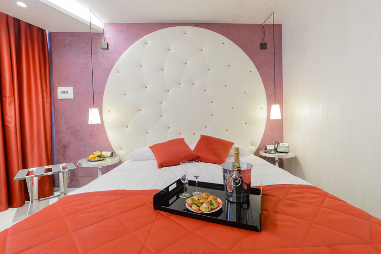 Others 5, Hotel Vespasiano, Rome