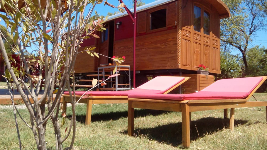 Exterior & Views 2, Roulotte La Nanouche, Gard
