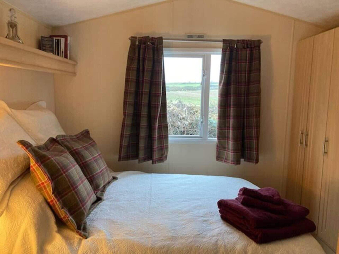 Bedroom 2, Cosy, Quiet Static Caravan, Mawgan Porth, St Eval, Cornwall