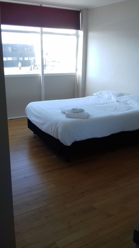 Bedroom 2, Shooters Saloon Bar Hotel & Cabins, Waitakere