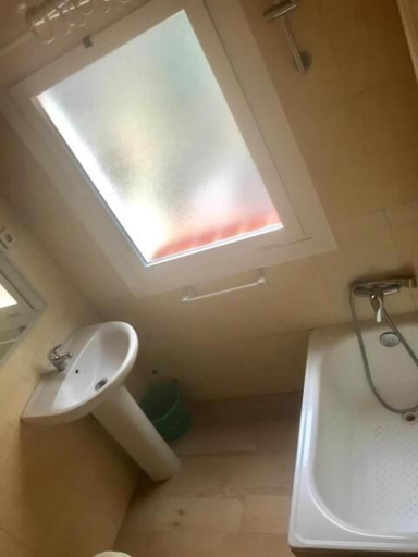 Bathroom 5, Hostal Casa Torrent, Barcelona