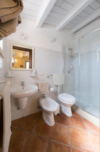 Bathroom 4, Casale del Coccio, Ragusa