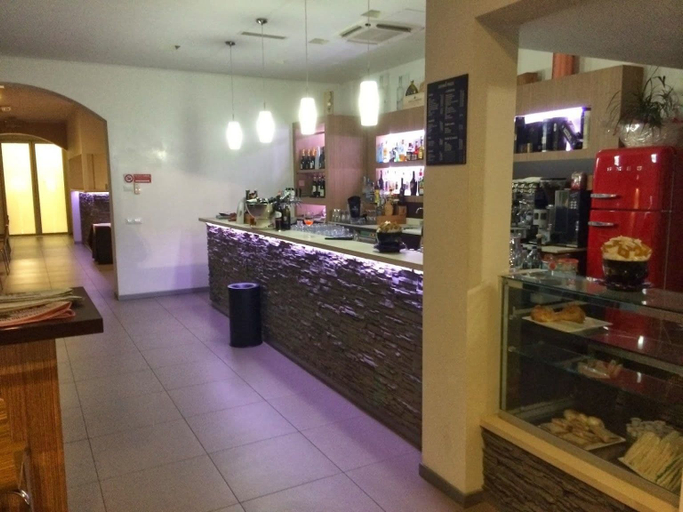 Food & Drinks 4, Blue Hotel, Mantua
