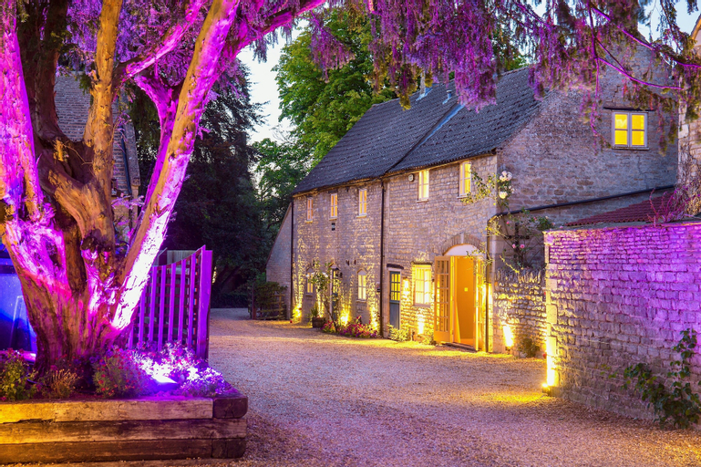 River Nene Cottages, Peterborough