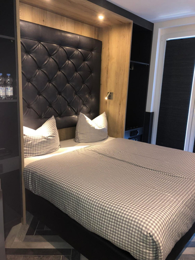 Bedroom 3, Munich Deluxe Hotel, München