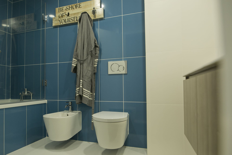 Bathroom 4, You and the sea, Mafra