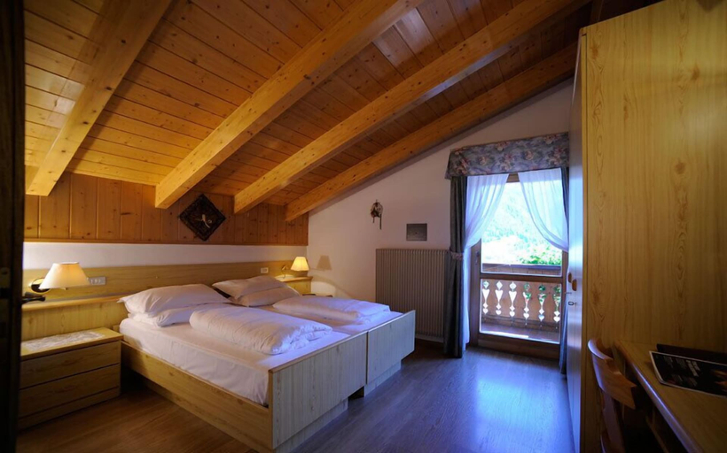 Bedroom 3, Alpine Touring Hotel, Trento