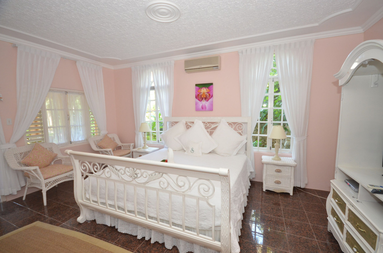 Bedroom 2, Summerhill, 8BR by Jamaican Treasures