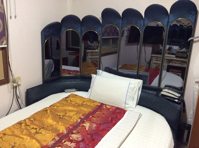 Bedroom 2, Busan Jang Motel, Jung