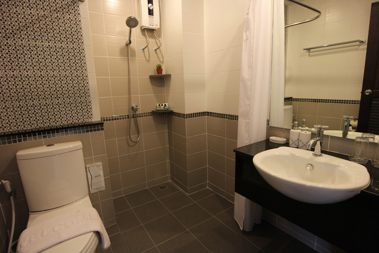 Bathroom 4, The Sila Sriracha, Si Racha