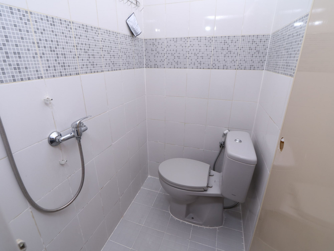 Bathroom 5, Kamar Keluarga Ungaran, South Jakarta