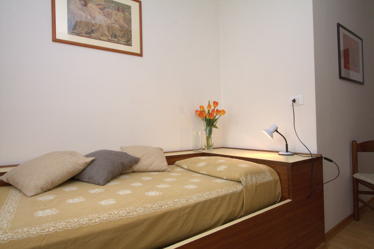 Bedroom 2, Villa Emilia, Udine