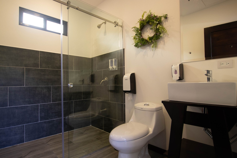 Bathroom 4, Burbi Lake Lodge Monteverde, Abangares
