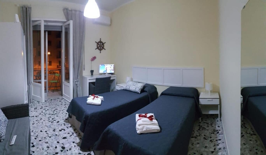 Bedroom 3, Edelweiss B&B, Salerno