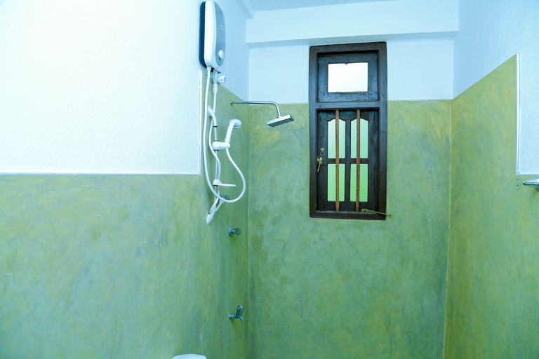 Bathroom 3, Autum Moon, Tangalle