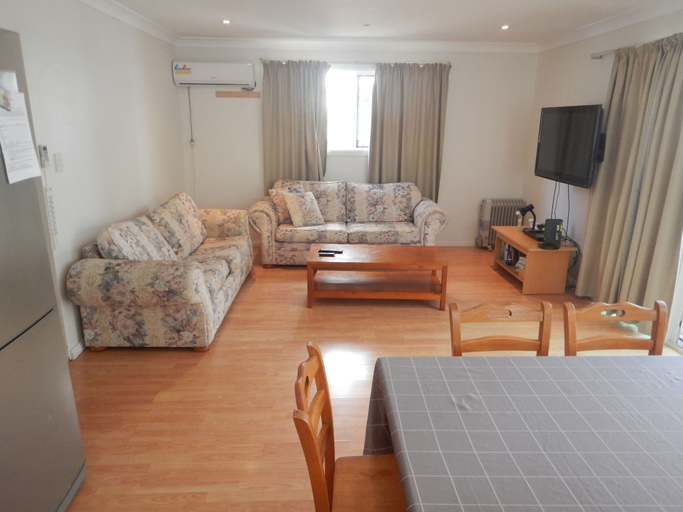 Others 5, Charming, Private 3-Bedroom Cottage By The Bay, Wynnum