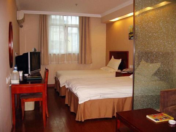 Bedroom 2, Green Tree Inn Zhenjiang Zhongyang Street RT-MART, Zhenjiang