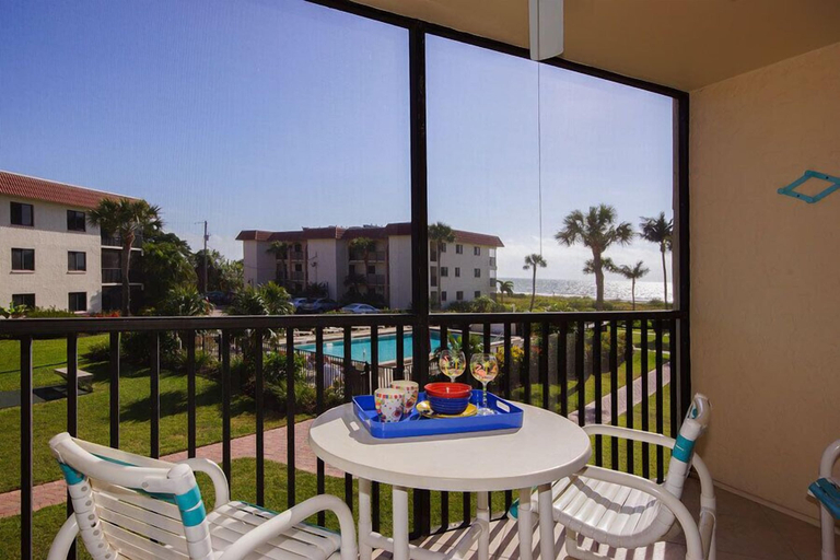 Others 5, Sandalfoot Beachfront Condominium, Lee