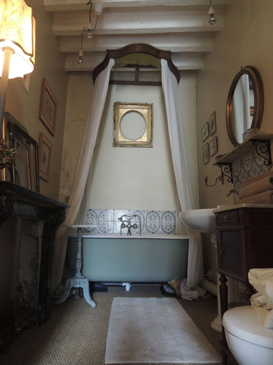 Bathroom 5, Chambre d'hôtes Les Volets Verts, Indre