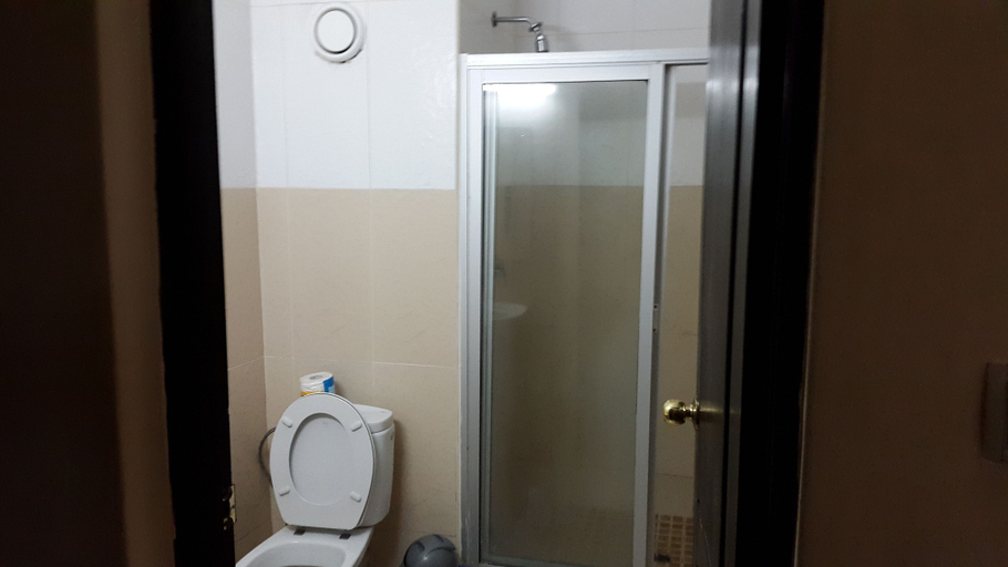 Bathroom 3, Hotel Al-Khalil, Maputo