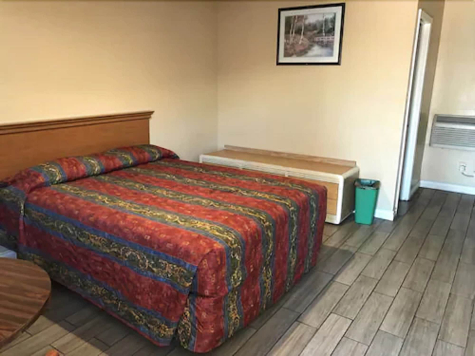 Bedroom 4, Pala Motel, Los Angeles