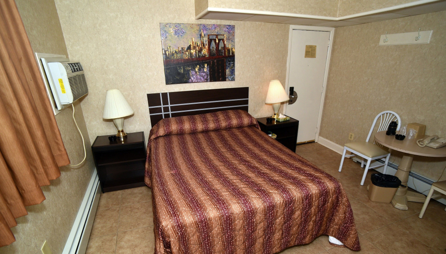 Bedroom 4, Swan Motel, Union
