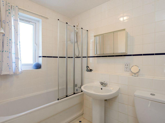 Bathroom, Bramerton Court, East Lothian