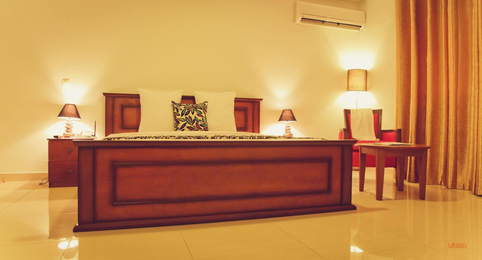 Others 5, Hotel L'Adagio, Komo-Mondah