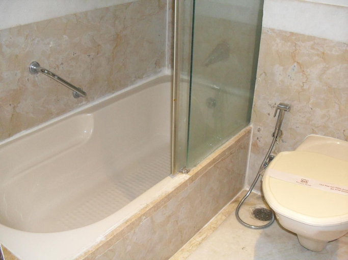 Bathroom 4, Beverly Hotel, Chennai