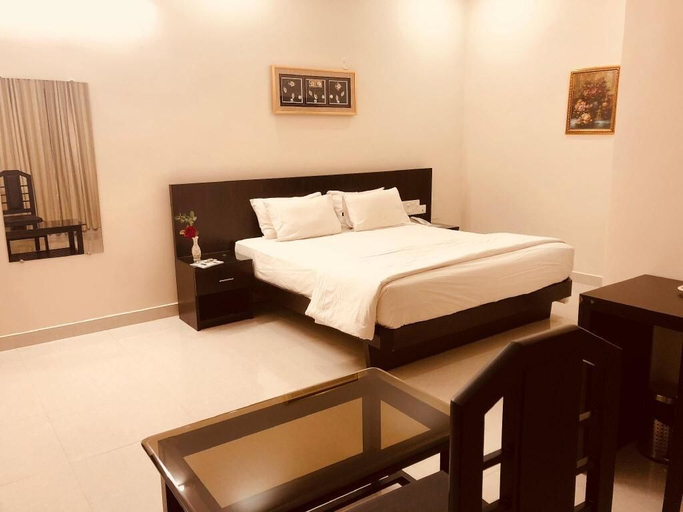 Bedroom 4, The Royal Oak Hotel, Uttara Kannada