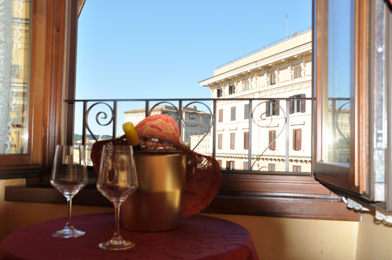 Others 4, Le Suite di Via Ottaviano, Rome