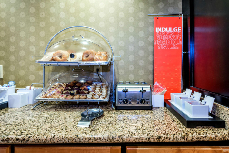 Food & Drinks 5, Hampton Inn & Suites Montgomery-Downtown, Montgomery
