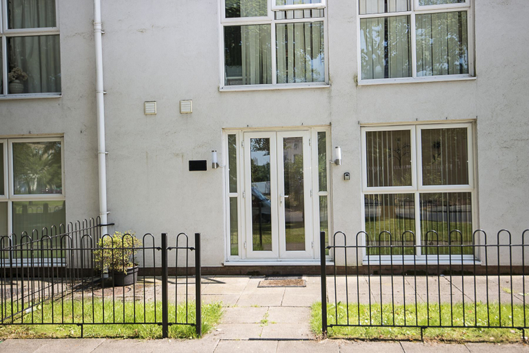 Exterior & Views, Park Hall Suites, Manchester