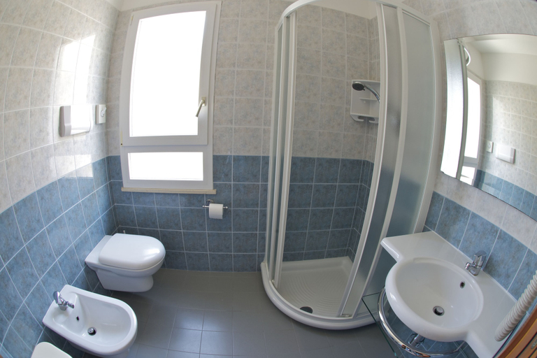 Bathroom 5, Hotel Torretta, Rimini