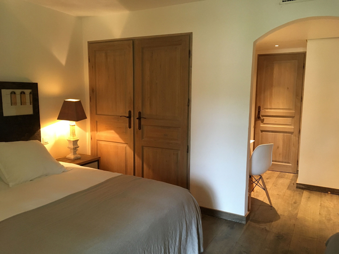 Bedroom 3, Le clos des sept palmiers, Var