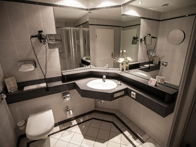 Bathroom 4, Hotel Schloss Friedestrom, Rhein-Kreis Neuss