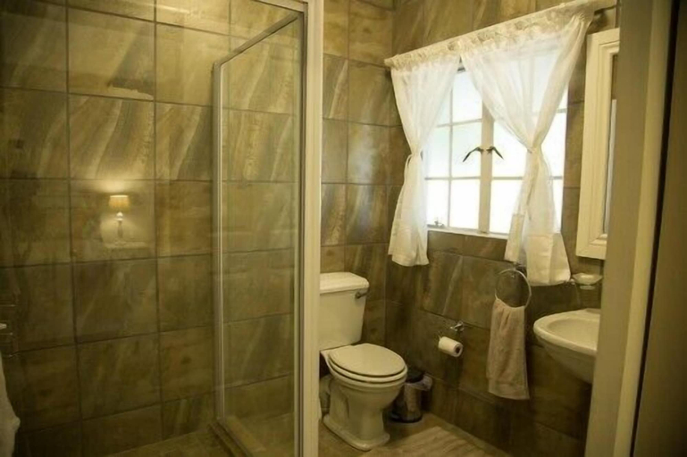 Bathroom 3, Waterwoods Cottages, Umgungundlovu