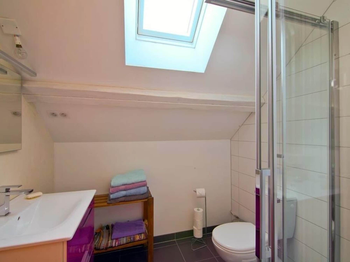 Bathroom 5, Les Temps Perdus, Yonne