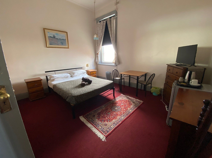 Others 3, Royal Hotel, Horsham - Central