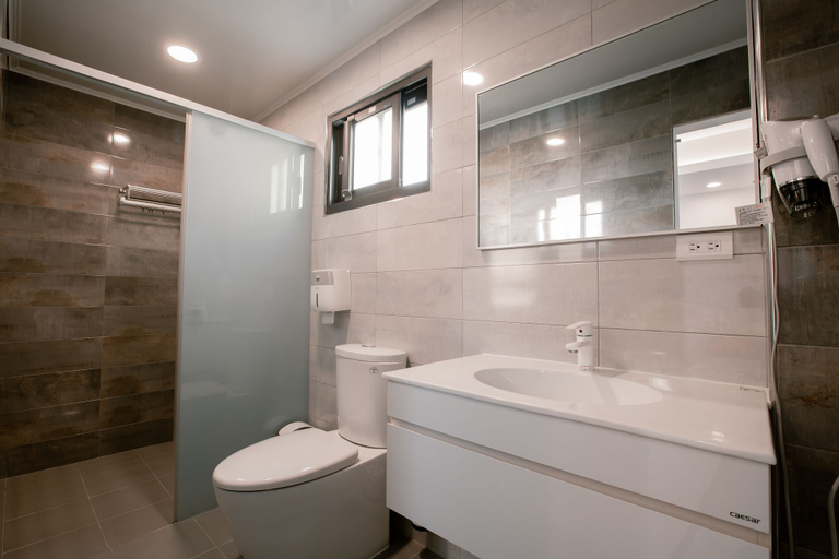 Bathroom 5, Polaris B&B, Penghu