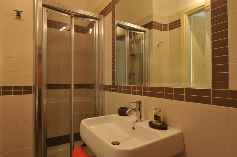 Bathroom 5, B&B Il Grifone, Pistoia