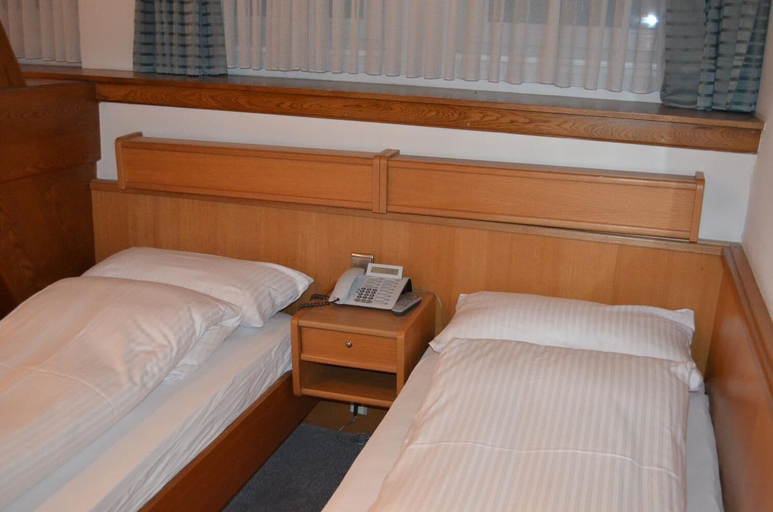 Bedroom 4, Hotel Drei Schweizer, Neuwied