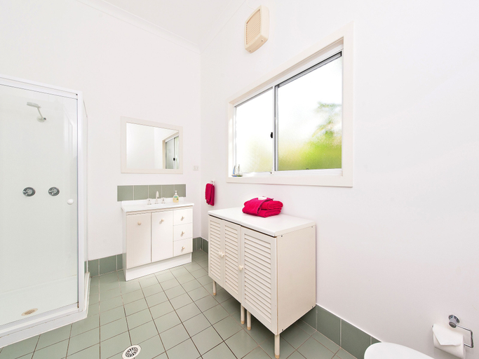 Bathroom, Shoal Bay Riggers, Port Stephens