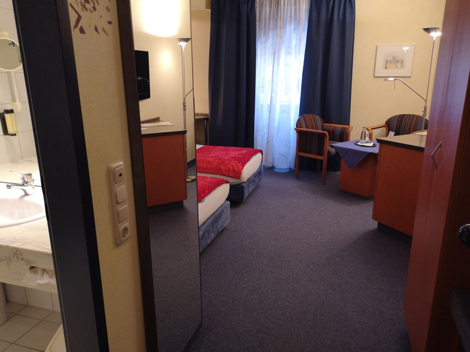 Bedroom 3, Main Hotel Eckert, Würzburg