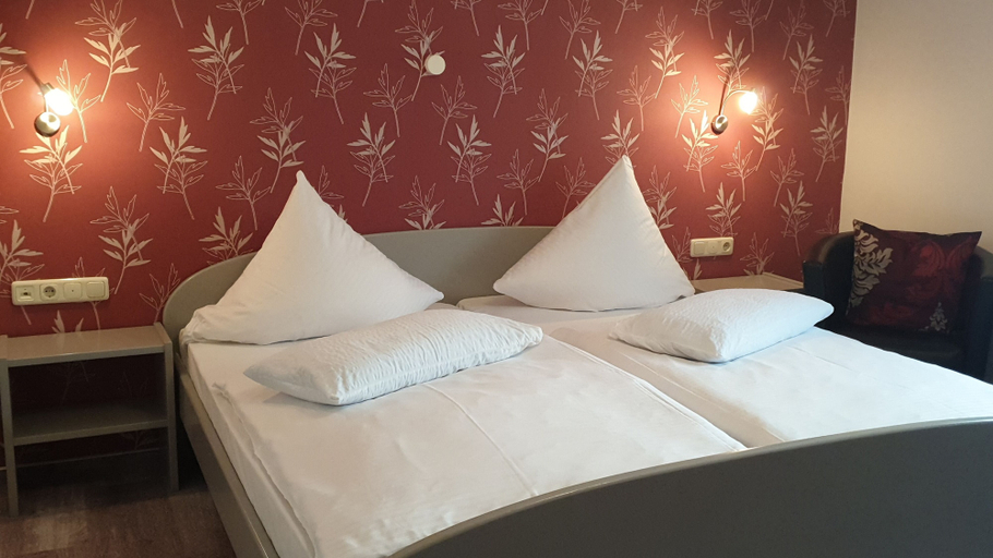 Bedroom 2, Hotel Garni Försterhof, Kronach