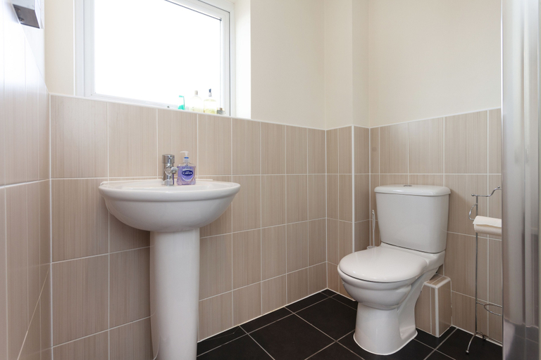 Bathroom 2, Hamber 4 bedroom house, Leicestershire