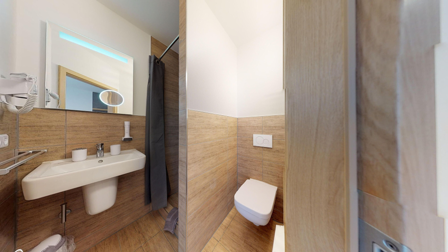 Bathroom 4, Pension Breitenauer See, Heilbronn