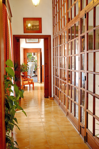 Others 5, Hostal Sa Baronia, Baleares