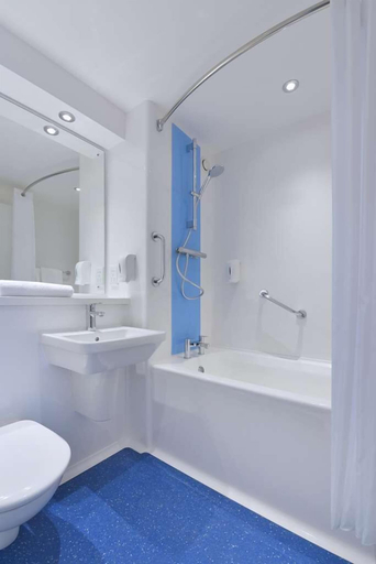 Bathroom 4, Travelodge Limerick Castletroy