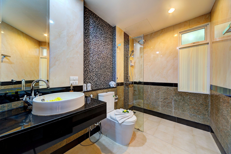 Bathroom 4, Aonang Regent, Mueang Krabi
